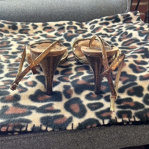 Enzo Angiolini size 7 1/2 strappy sandals in a brown color.  Good condition - Picture 3 of 5